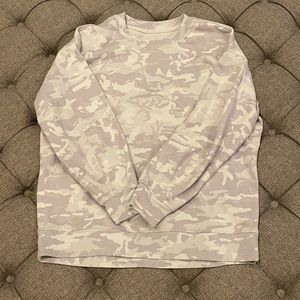 Lululemon white alpine incognito perfectly oversized sweatshirt. Size Large.